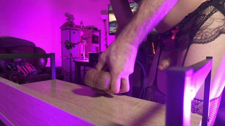 DPeggingD Leanko: 딜도로 내 자지를 따먹어 내 식탁을 부러뜨렸어