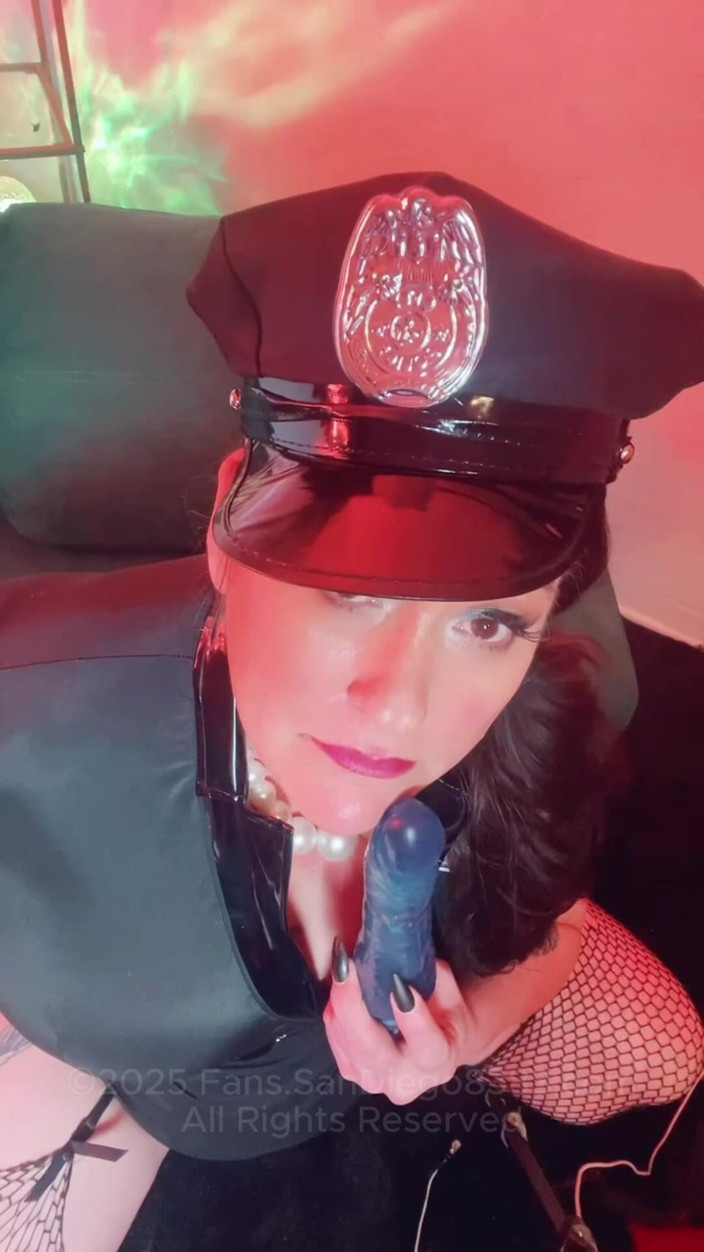 SanDiego8383: Ratu Mak: mencuri lelaki awak. Ini Adalah Intim, Whispery Solo...