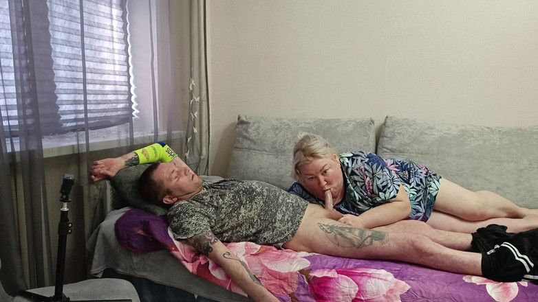 Zona901: Jiran melakukan blowjob mendalam untuk mendapatkan sebahagian air mani panas...