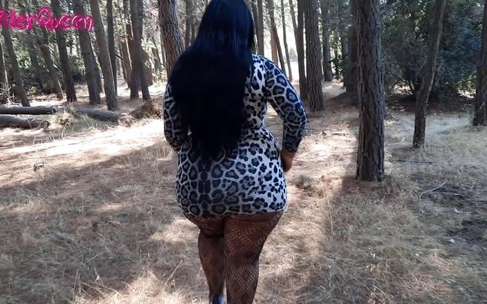 Riderqueen BBW Step Mom Latina Ebony: 내 동물 프린트 드레스와 발 뒤꿈치에 숲을 산책, 자위 할 수있는 장소를 찾고