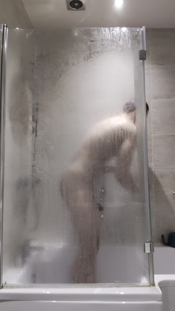 Nathan Forest: मुझे शॉवर में देखें