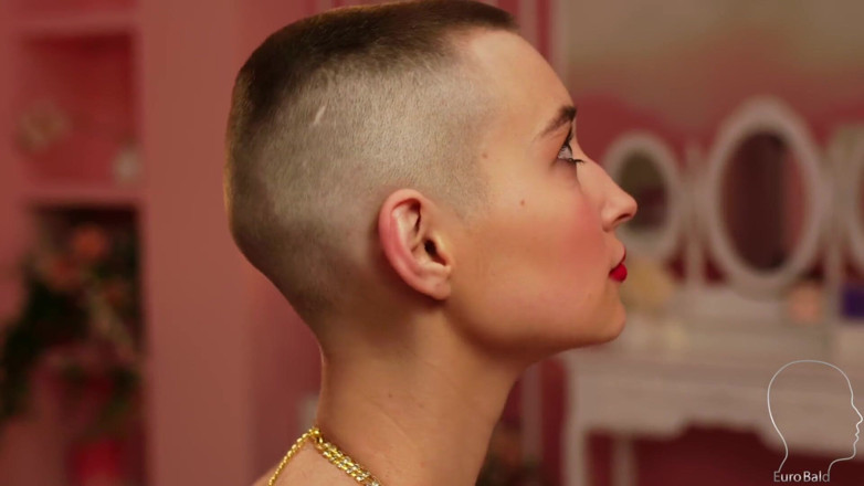 Euro Bald: Tanya