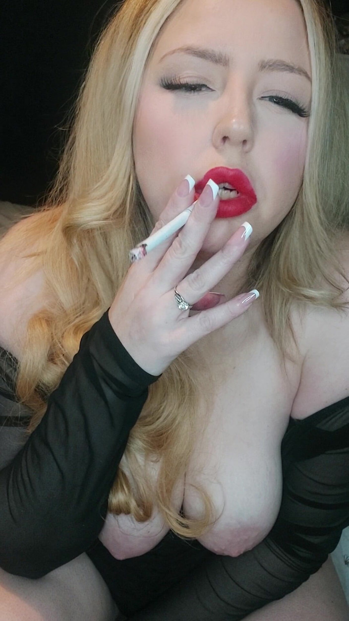 XCindy-louX: Smokin Sonu