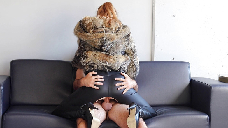 Ruda Cat: Fuck me rough in torn leather leggings and fur coat