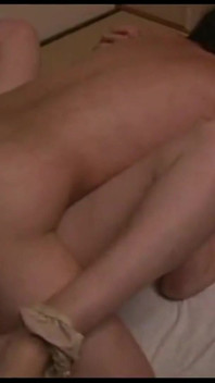 S vědomím, že by měl přestat, nemůže odolat těsnému senzaci a končí uvnitř - ep8