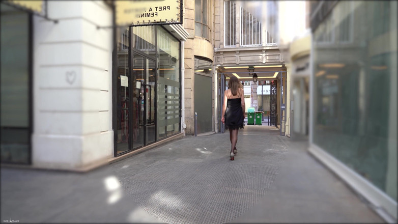 Nude in France: Robin, winner of our competition, takes her virginity with Sixtine