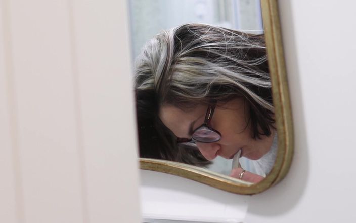 Countess diamond: Colega de cameră supusă - Urmărindu-mă la duș