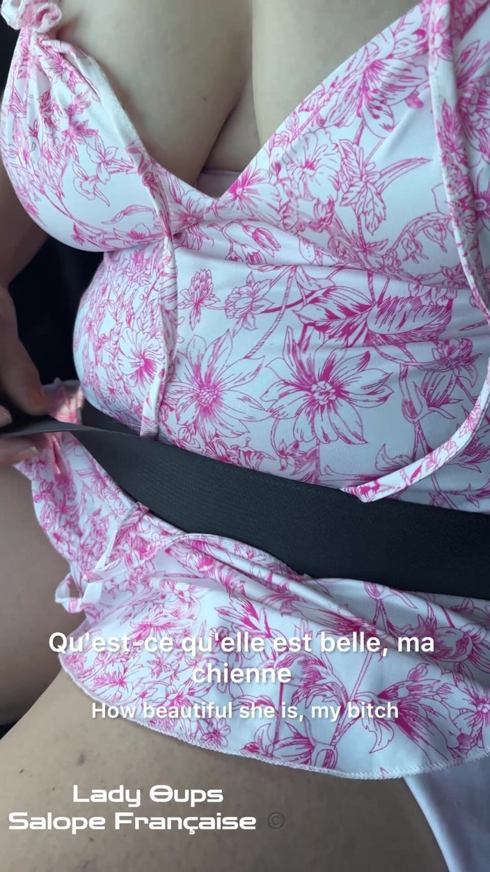 Lady Oups: Vestito Micro Senza Mutandine per La Troia
