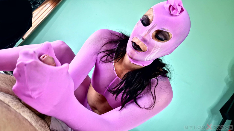 Nylon Xtreme: Pov kat kat rivestito di nylon rosa pompino