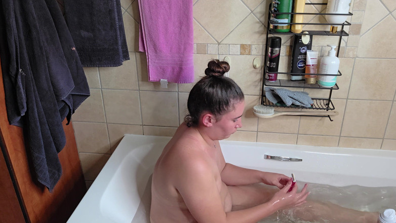 Brown Eyed Devil: Гоління мого волохатого тіла, сидячи на краю ванни