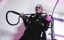 Eva Latexxx: Fetisch-domina Eva latex heels solo swing domina BDSM kink brille...