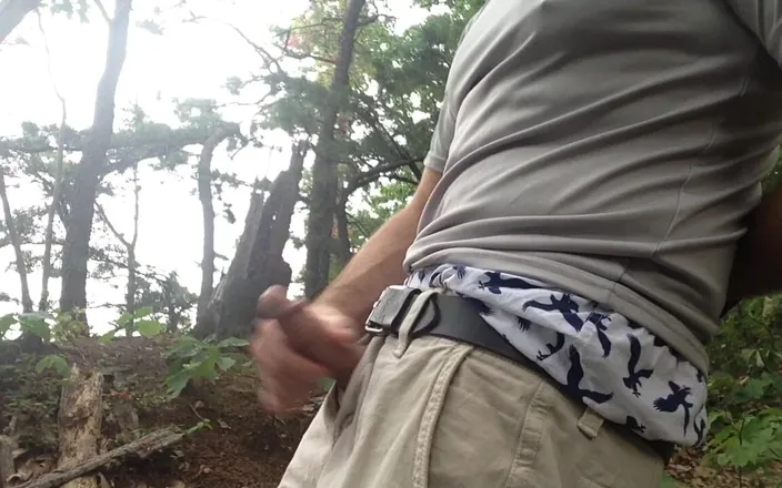 TJenner: Jerking-off by the Water, at the Public Park, Sagging, American...