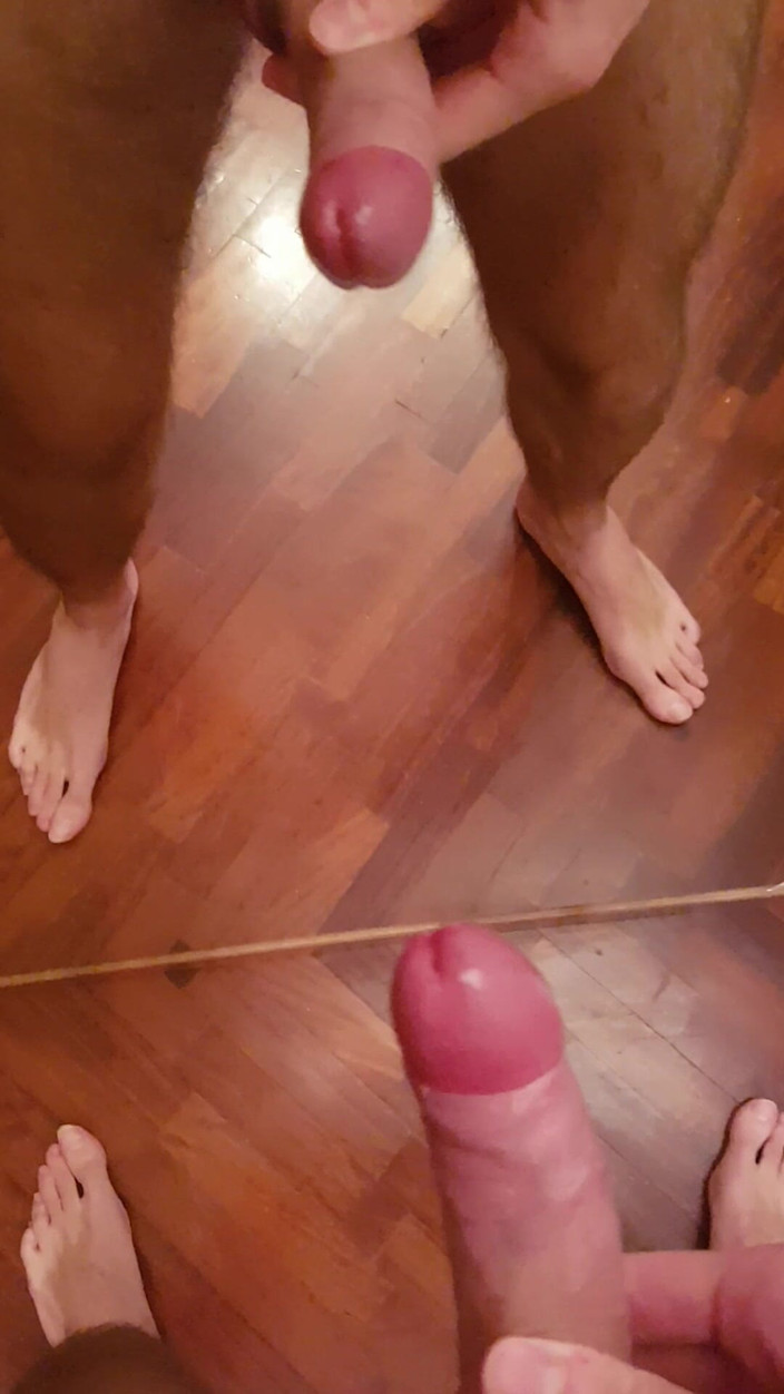 eighteentwink: Я зняв стільки гарячої сперми по всьому дзеркалу. Ти б облизав його, поки він капає? (asmr - звук на)