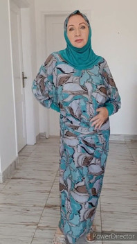 Milf tetona caliente en traje oriental: striptease cosplay con fant al final