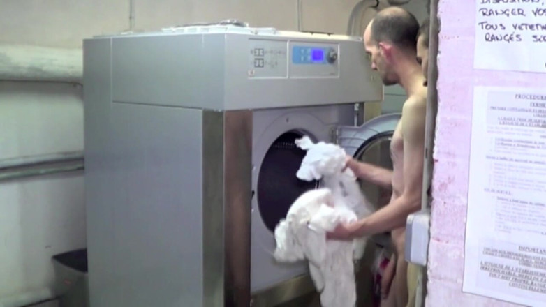 YOUNG FUCKED BY OLDER: Tip sexy nu prea homosexual, dar e ok să fut...