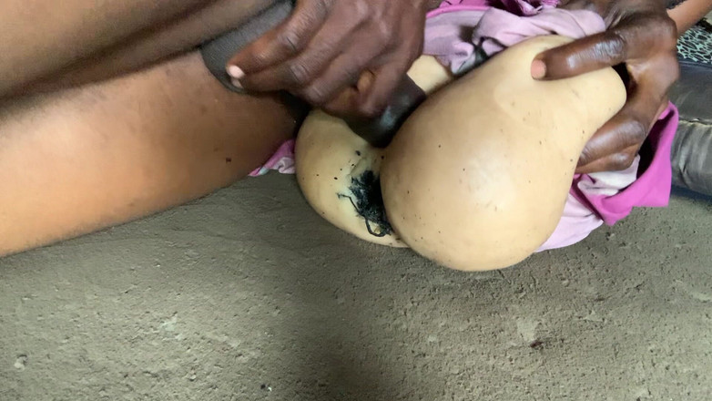 Bangcum8: Anal sempit cewek semok pantat bahenol ini dihujani hujan