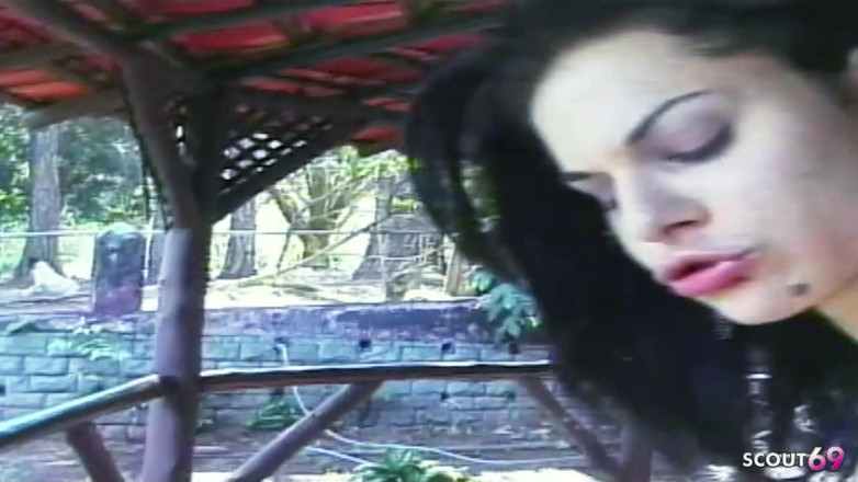 Shemale TS Collection: Tranny s velkými kozy je ošukaná do análu během tajné...