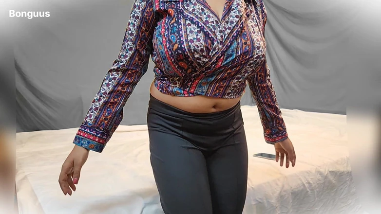 Riya Bonguus: Hintli kız riya ofis iş arkadaşını öğle tatilinde domaltarak sikiyor ve...