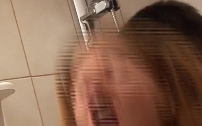 Deutsche Frauen: Amatör tyska slampor jävla hårt i huset orgie