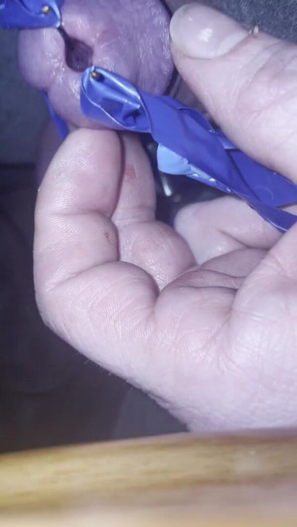 No limit cbt slave: Inserción de mirilla de cera de vela