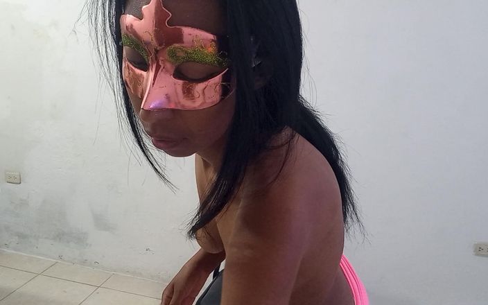 NEGRITA SEXY: Calda donna indiana si masturba la figa durante la settimana...