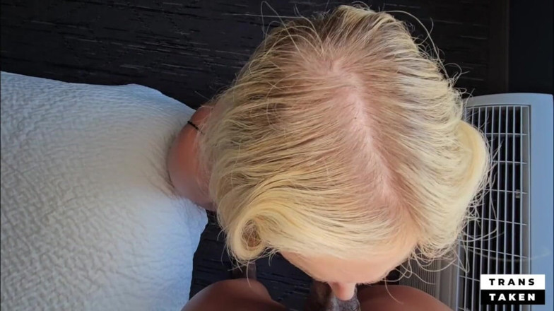 Justice Trans: Mega-hintern-blondes trans-schätzchen lexi bunni verschlingt bbc-hengst