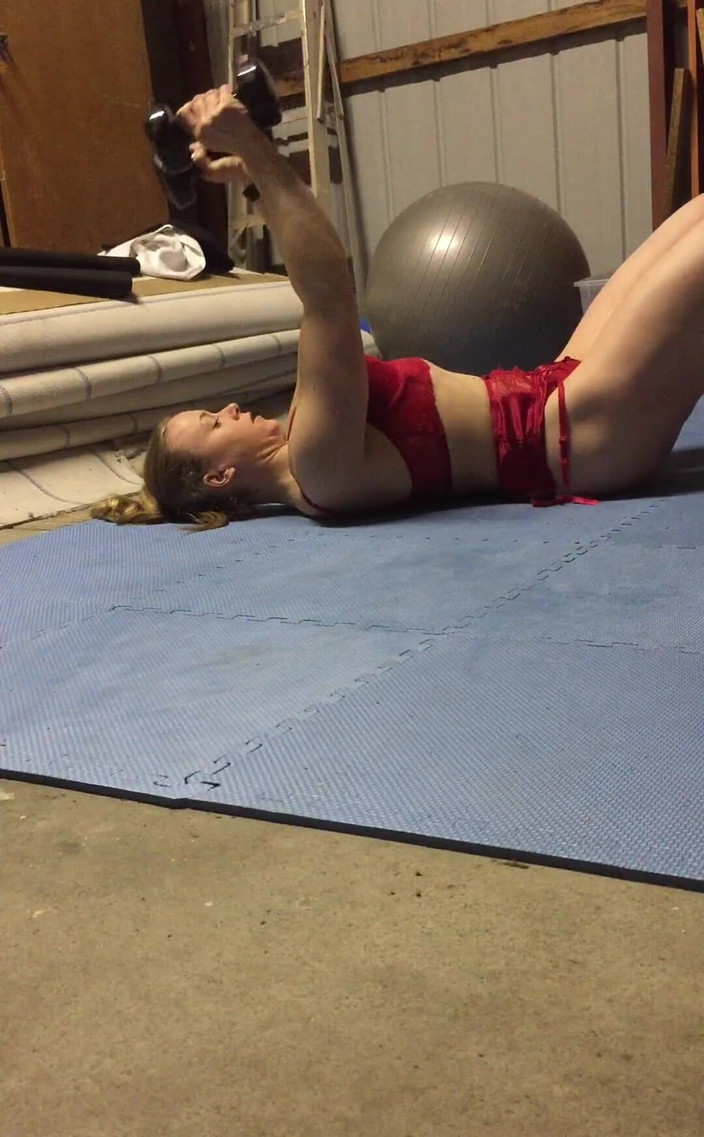Michellexm: Hoy de entrenamiento, vuelo de pecho y tríceps