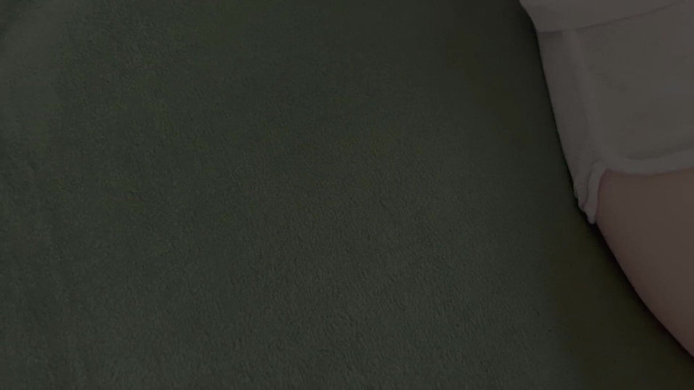 AmyHi: Трахаю пальцями мою гарячу мачуху в ідеальну крихітну пизду