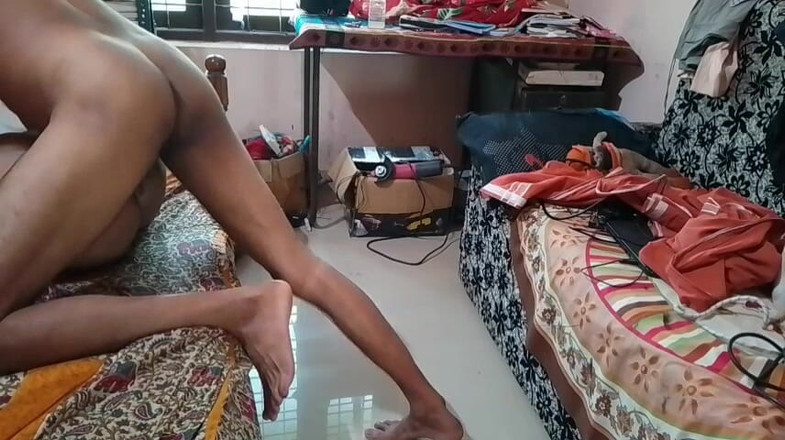 Skydreem1104: Hintli ev hanımı evde kocası tarafından sikiliyor