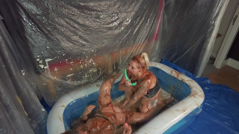 BuxomBrits: Sploshing Wet &amp; Messy Party - Loula dan Nikki