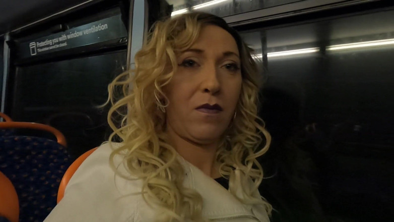 The Midnight Minx: Travestit ejaculează în autobuz