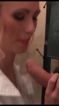 Seksi sarışın amcık sikişiyor çift yarak emiyor