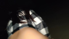 Miss Squirting: 継母の友人を誘惑し、屋外で精子で彼女を満たす。