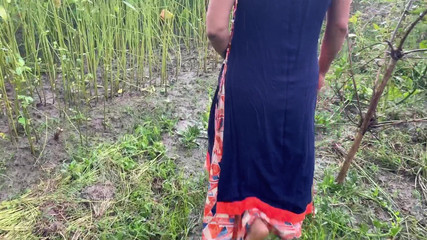 Bongcouplexxx: Outdoor Sex in Rain Cheating Village Bengali Bhabi Daytime Fucked...