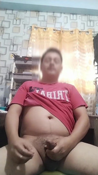 Un filipinez frumos care este minunat să se înșele, și a cărui pulă groasă este grozav să stea pe.