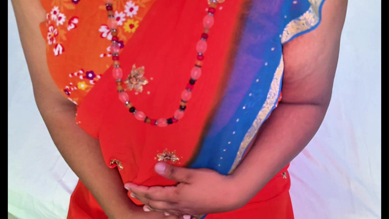 sweetpriya01: एक भारतीय 'सुंदर ममी' (सौतेली मम्मी) और उसके सौतेले भाई के बीच तीव्र चुदाई।