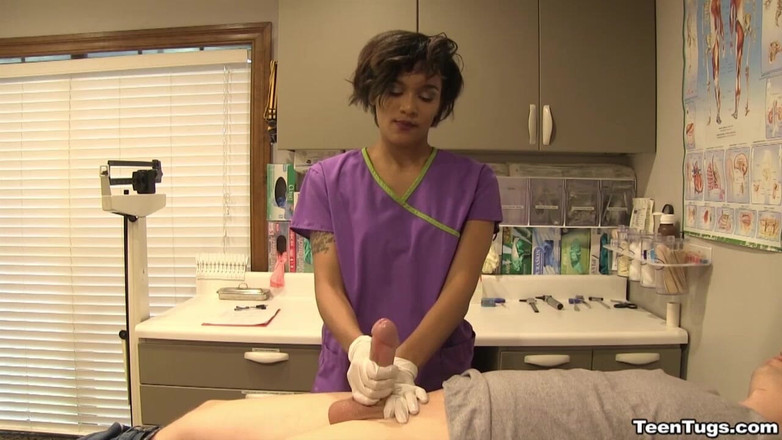 TeenTugs: 护士jasmine barnes把鸡巴抽干