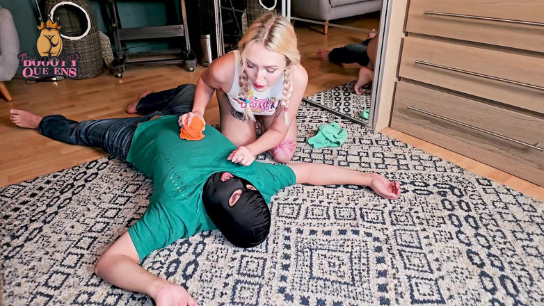 The booty queens: Đít đầy mồ hôi và âm hộ licker nữ thần kitty tbq0004...