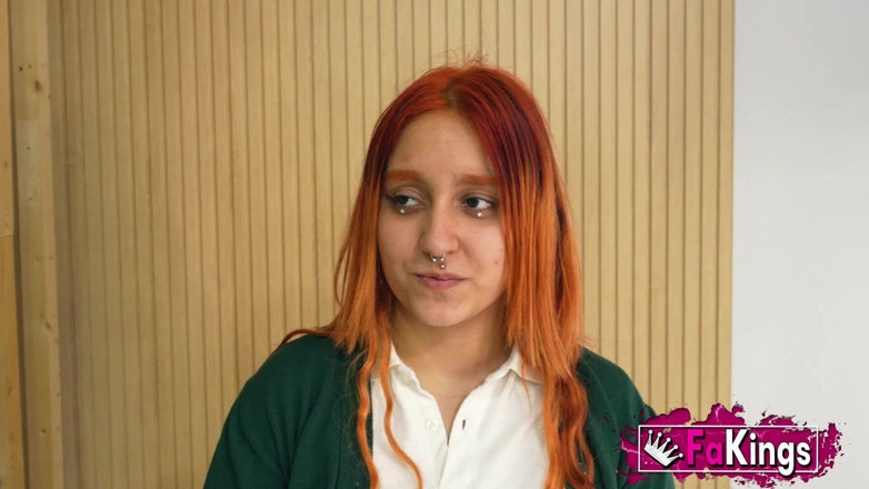 FAKings: Porta la tua matrigna al giorno di lavoro! La ragazza...