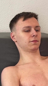 Edik (18) Pissing and Jerking off