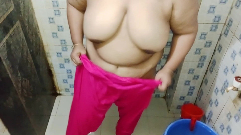 Morjenabb: Des filles desi se baignent, vidéo magnifique