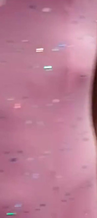 자지를 가지고 노는 가터 스트랩으로 분홍색 섹시한 테디를 입은 Cdmichelle