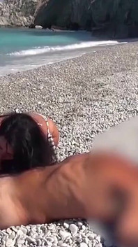 Os paus mais bonitos e estranhos pegos se masturbando na praia e suco