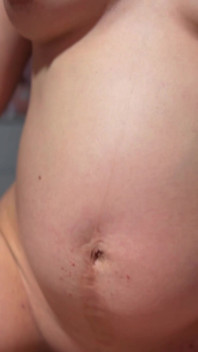 Stříkám do sexy milfky, protože je stejně těhotná