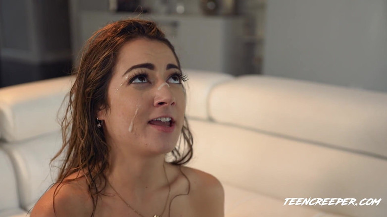 Helpless Teens: Tiener creeper Lily Adams - gestraft door de parolee