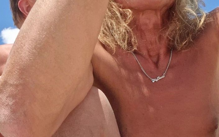 Gigi and David: Seks gösterisi stripchat, çıplaklar plajı, transeksüel ve adam, gigi ve dave 17-05-2025,...