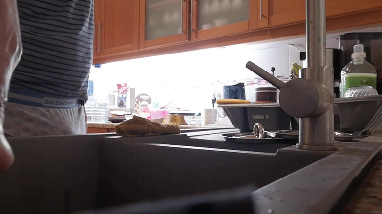 Rafael Torreano: Kencing pagi ke dalam sinki dapur