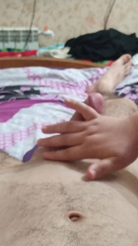 Desi virale una ragazza con grandi seni viene in camera da letto e inizia a leccarmi il cazzo come delle ragazze indiane