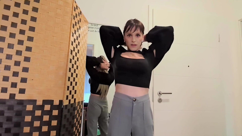 TV_Helena: Was willst du mit deinem kleinen schwanz? Zieh es weg...