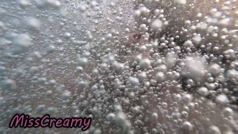 Miss Creamy: Громадський більярд, зведена сестра, засвіт члена, ризиковано мастурбує, натовп дивиться камшот 4k